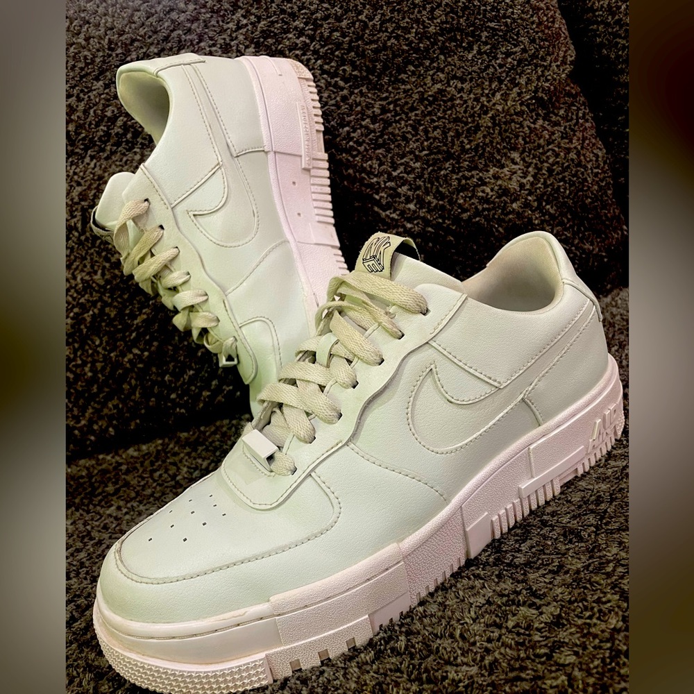 Womens nike air force 1 mint color size 10
